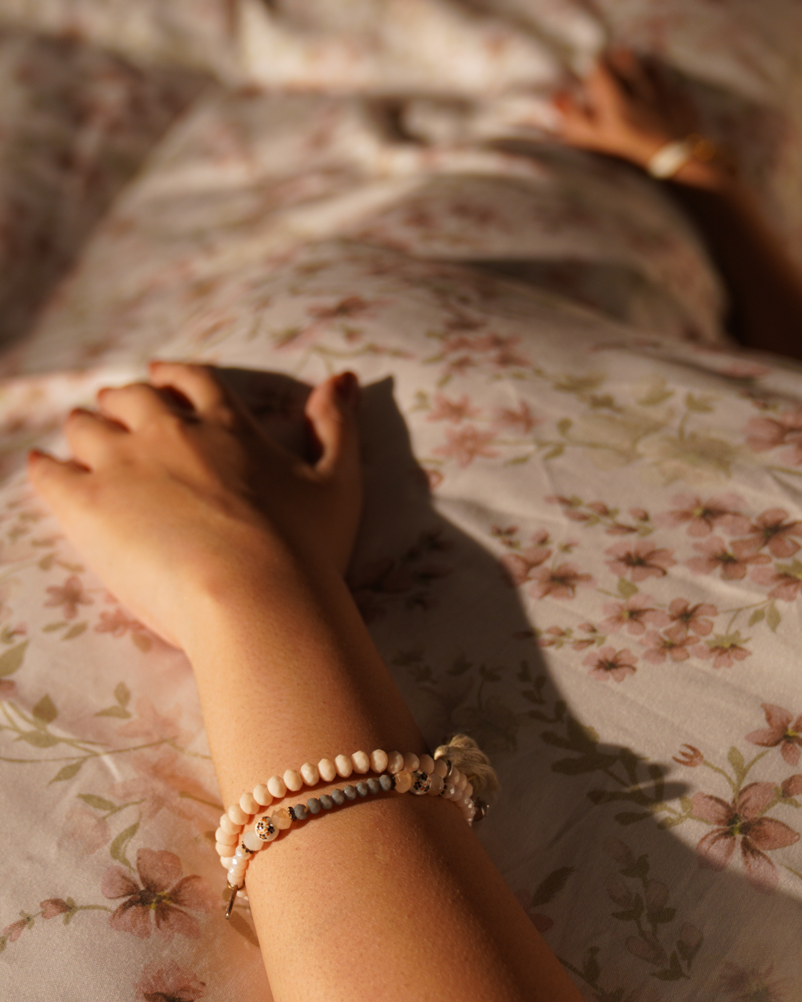 ملاءة مسطحة من Amore فقط