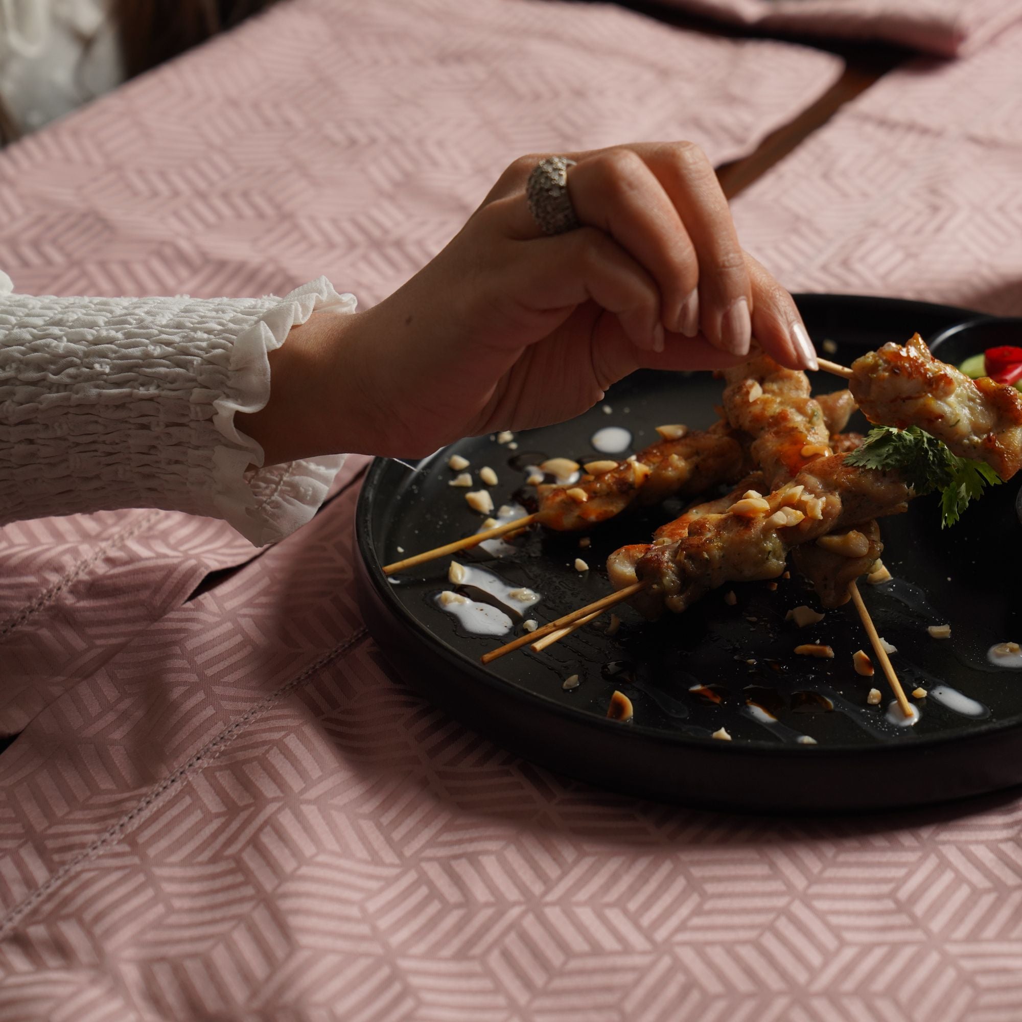 Jacquard Table Runner Luxe-Edition