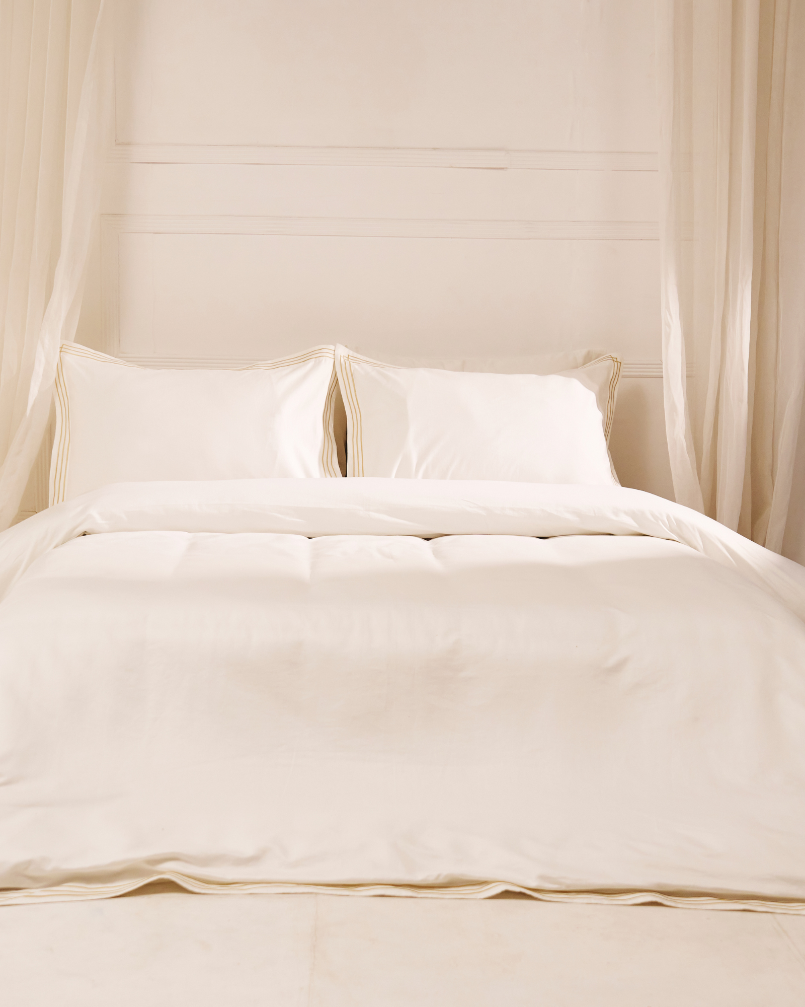 White T800 Gold Duvet Cover Set - Luxe Edition