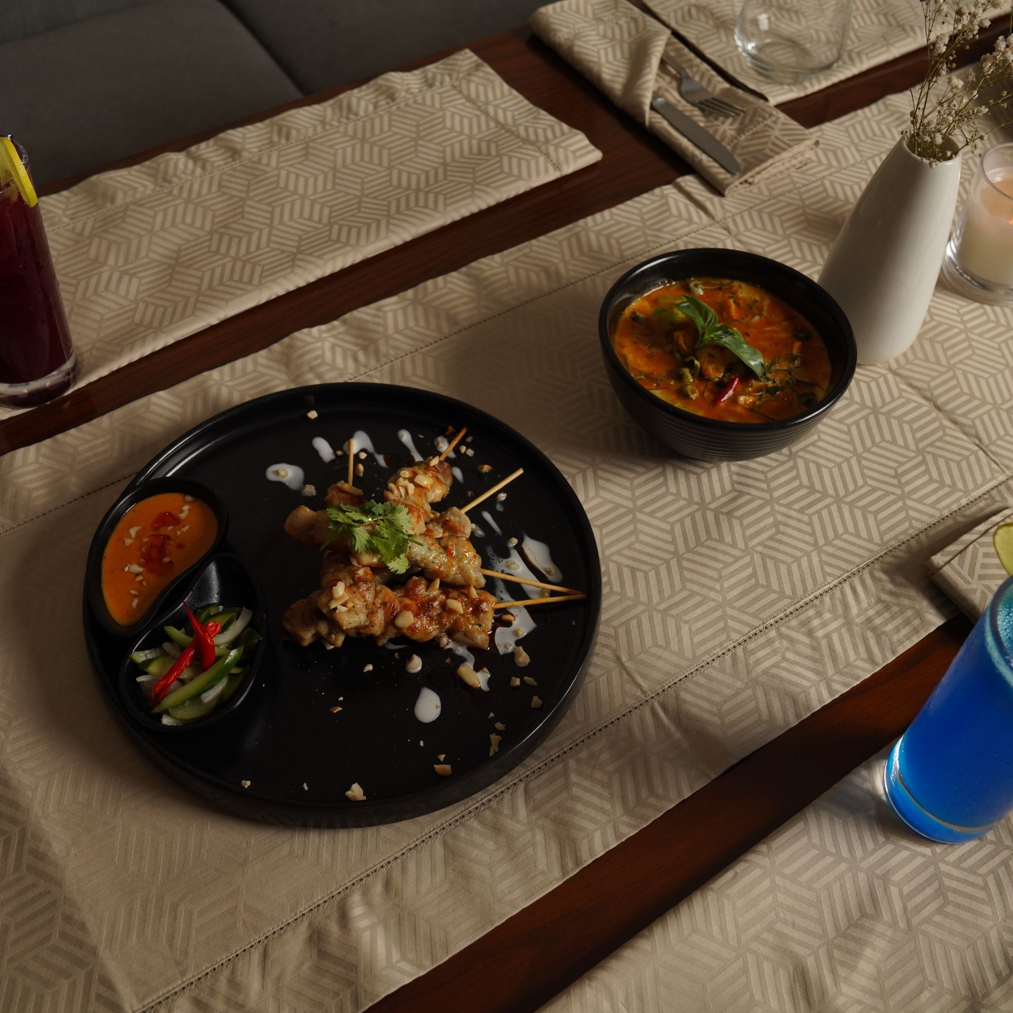 Jacquard Table Runner Luxe-Edition