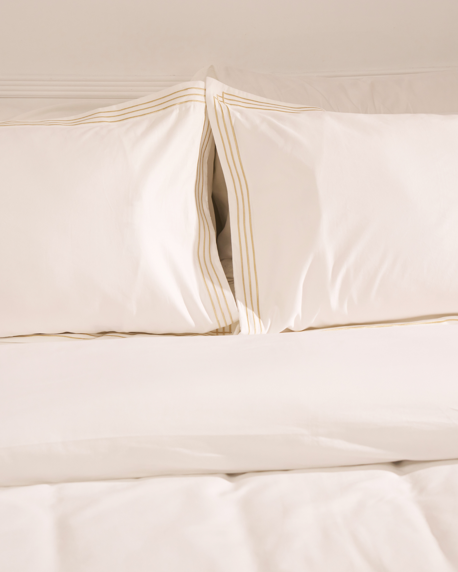 White T800 Gold Duvet Cover Set - Luxe Edition