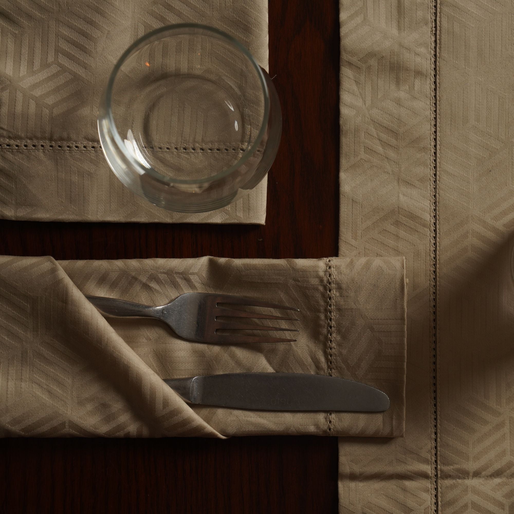 Jacquard Table Runner Luxe-Edition