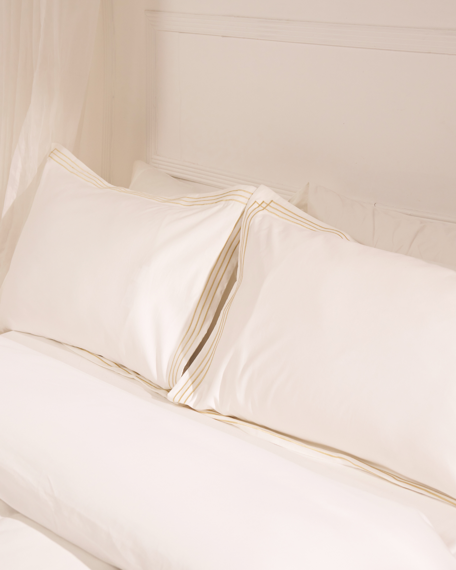 White T800 Gold Duvet Cover Set - Luxe Edition