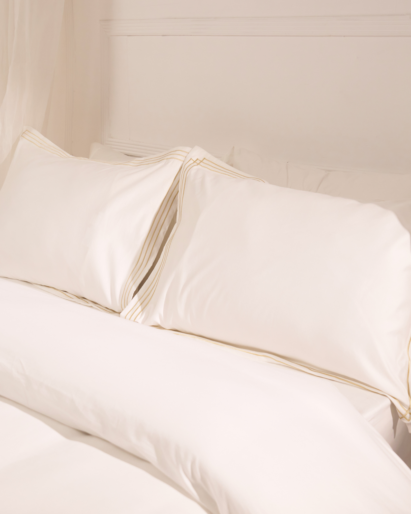 White T800 Gold Duvet Cover Set - Luxe Edition