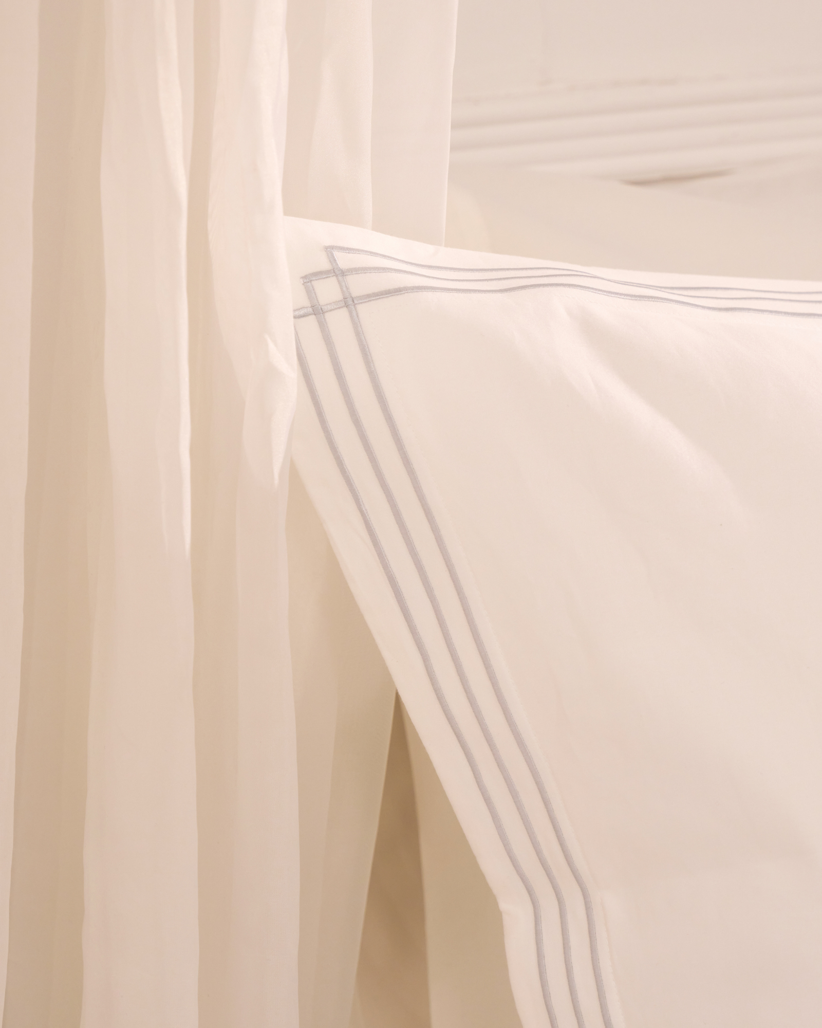 White T800 Silver Duvet Cover Set - Luxe Edition