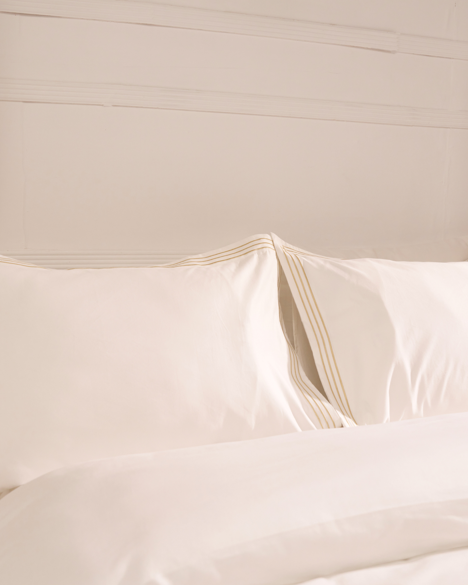 White T800 Gold Duvet Cover Set - Luxe Edition