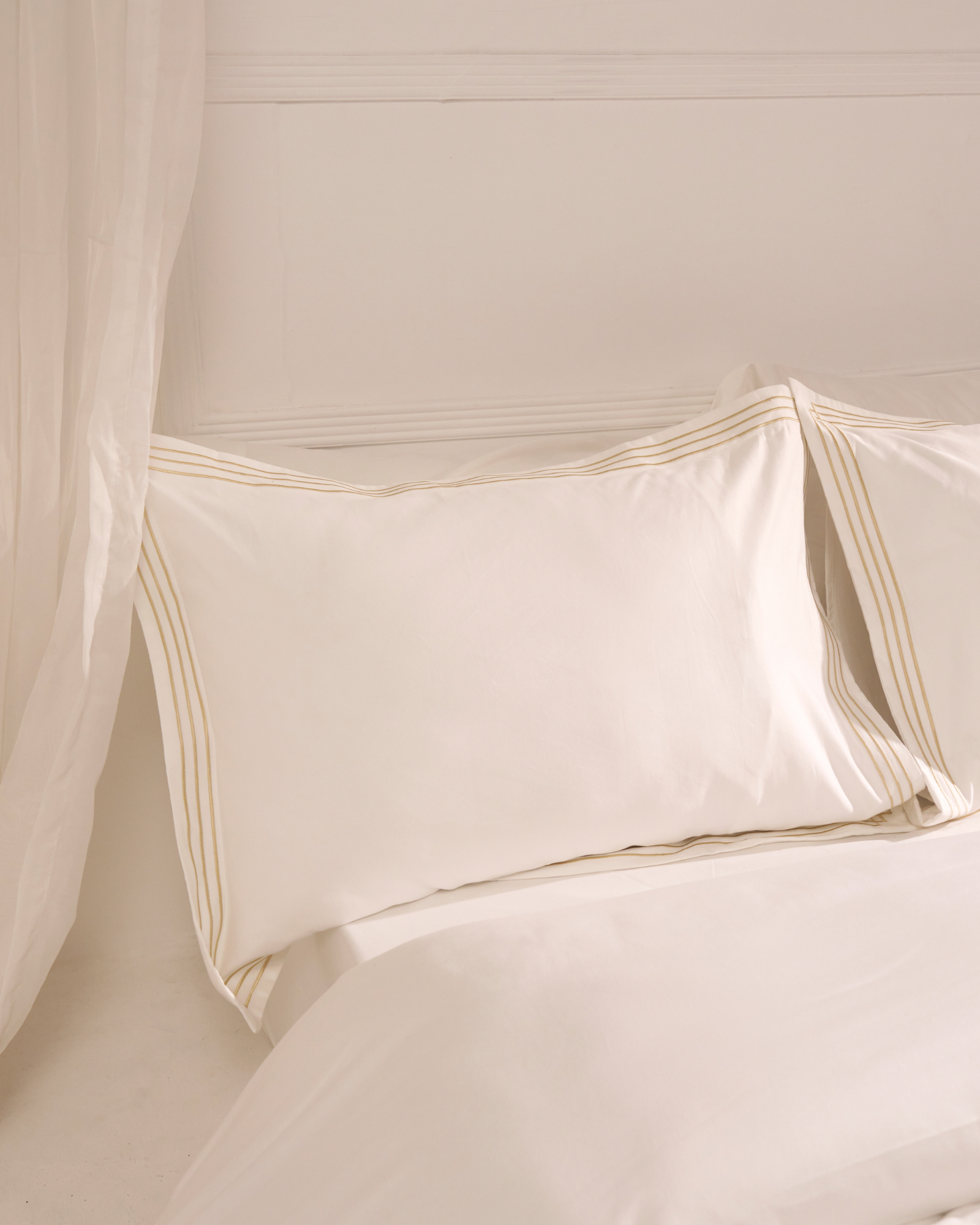 White T800 Gold Duvet Cover Set - Luxe Edition