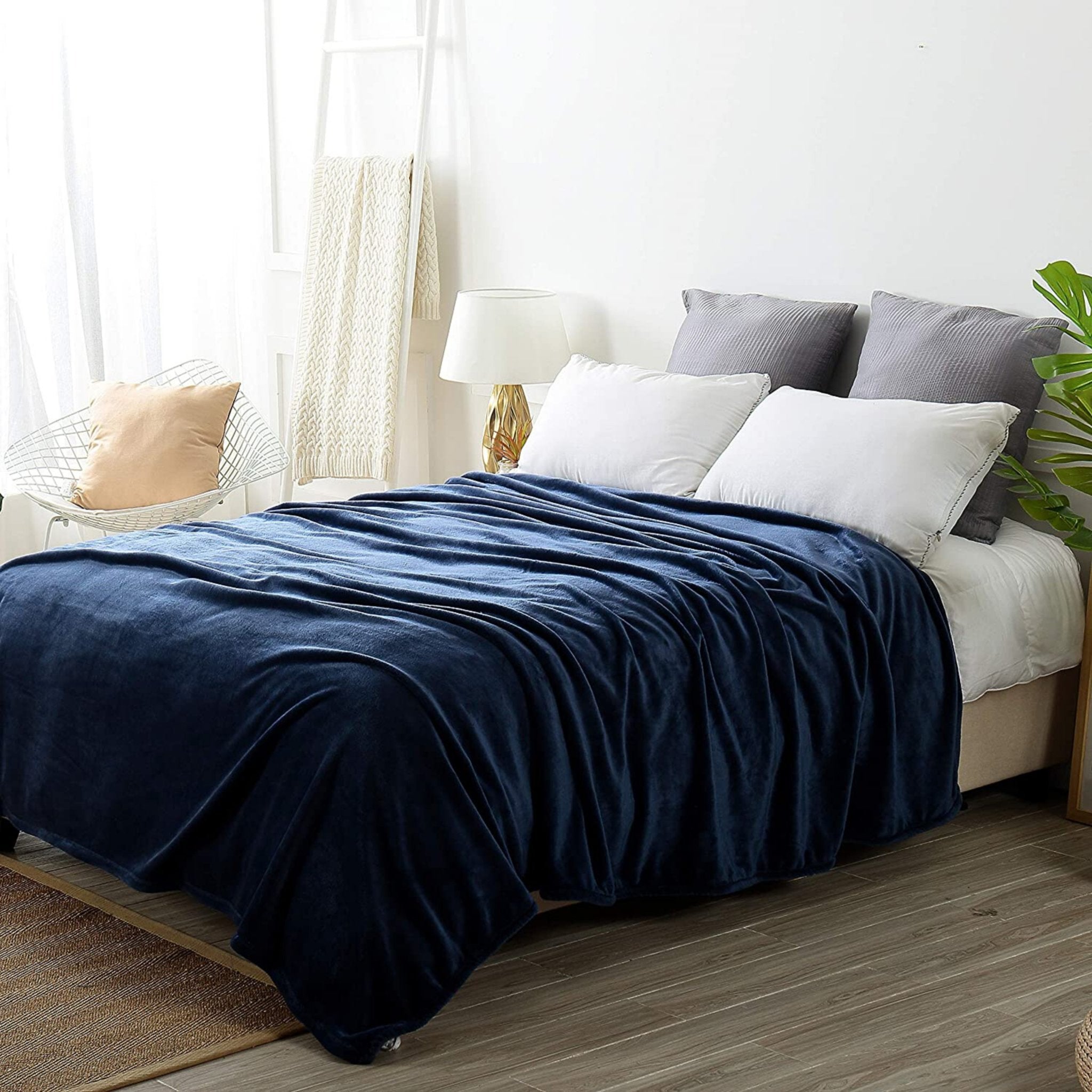 Navy Microfiber Plush Blanket - THE LINEN COMPANY